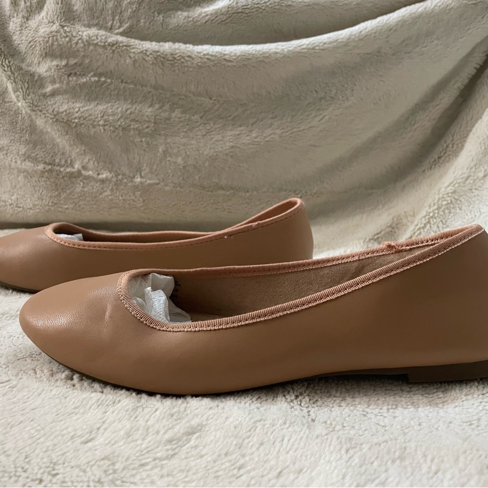 Nude / Tan Flats